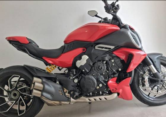 DUCATI DIAVEL V4 