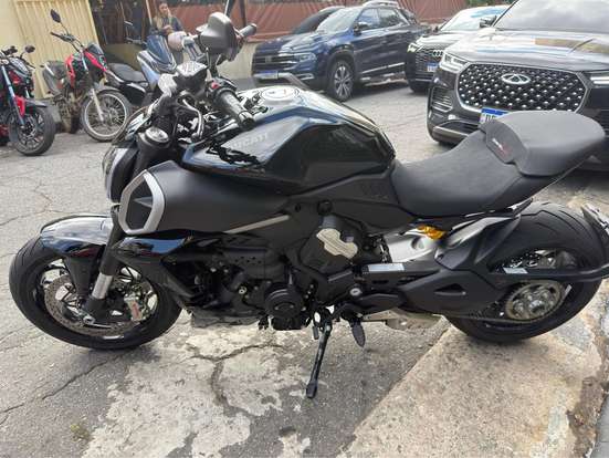DUCATI-DIAVEL V4-2025