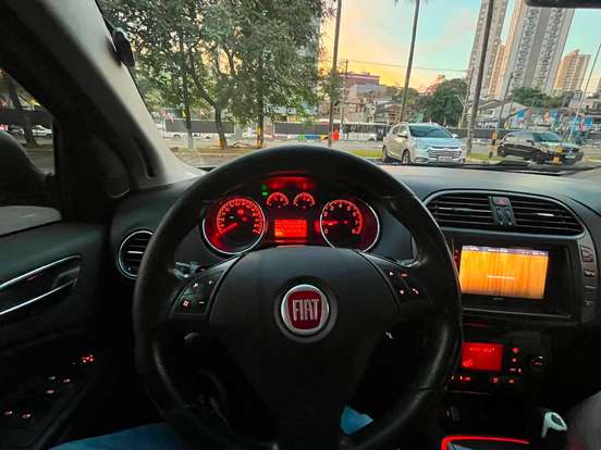 FIAT-BRAVO-1.8 ABSOLUTE 16V FLEX 4P AUTOMATIZADO FIAT-BRAVO-2011