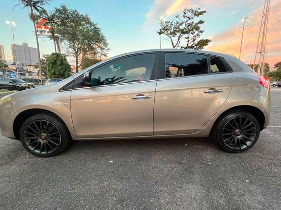FIAT-BRAVO-1.8 ABSOLUTE 16V FLEX 4P AUTOMATIZADO FIAT-BRAVO-2011