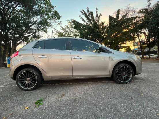 FIAT-BRAVO-1.8 ABSOLUTE 16V FLEX 4P AUTOMATIZADO FIAT-BRAVO-2011
