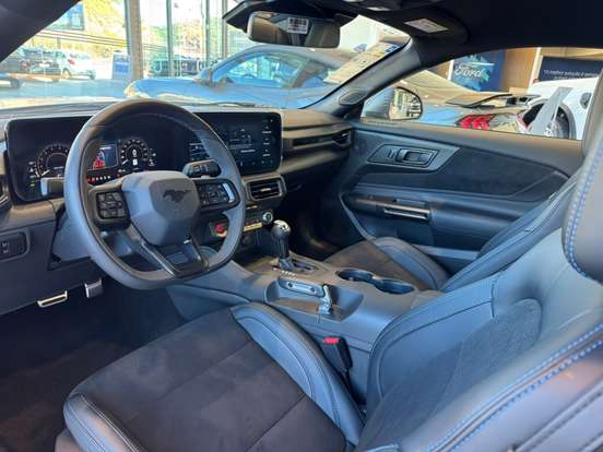 FORD-MUSTANG-2025