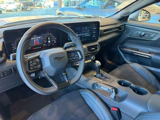 FORD-MUSTANG-2025