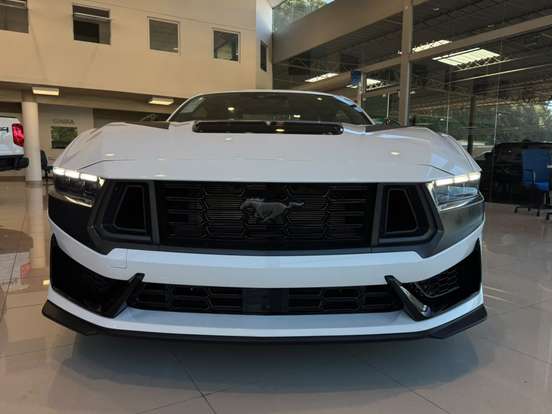 FORD-MUSTANG-2025