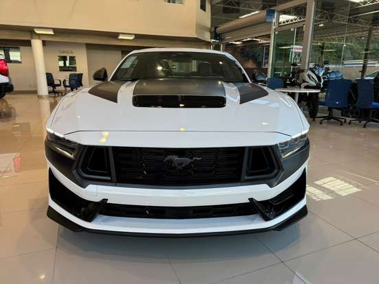 FORD-MUSTANG-2025