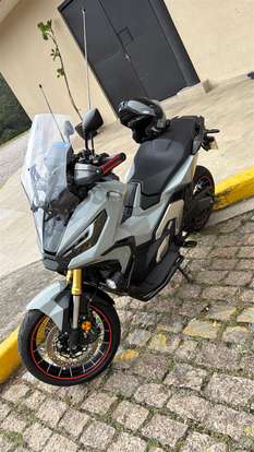 HONDA-X-ADV-2023