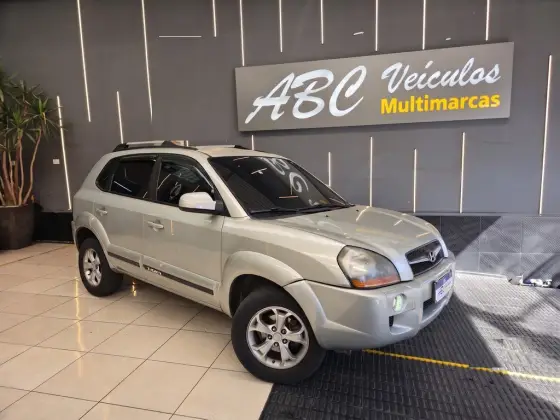 HYUNDAI TUCSON 2.0 MPFI GLS 16V 143CV 2WD FLEX 4P AUTOMÁTICO HYUNDAI TUCSON 2.0 MPFI GLS 16V 143CV 2WD FLEX 4P AUTOMÁTICO