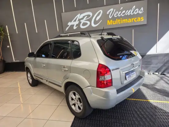 HYUNDAI-TUCSON-2012