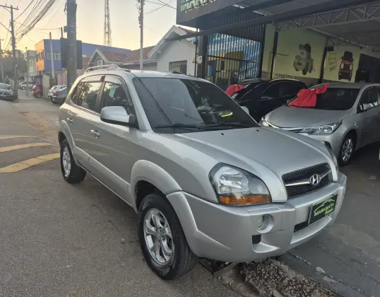 HYUNDAI TUCSON 2.0 MPFI GLS 16V 143CV 2WD FLEX 4P AUTOMÁTICO HYUNDAI TUCSON 2.0 MPFI GLS 16V 143CV 2WD FLEX 4P AUTOMÁTICO