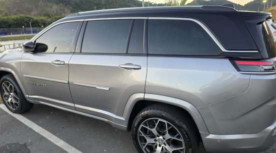 JEEP-COMMANDER-2022