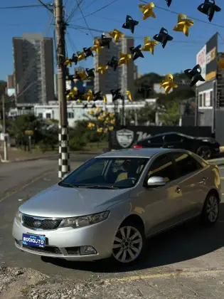 KIA CERATO 1.6 EX3 SEDAN 16V GASOLINA 4P MANUAL KIA CERATO 1.6 EX3 SEDAN 16V GASOLINA 4P MANUAL