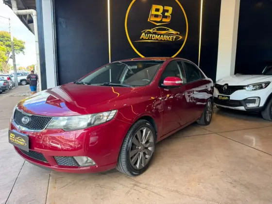 KIA CERATO 1.6 SX2 16V GASOLINA 4P AUTOMÁTICO KIA CERATO 1.6 SX2 16V GASOLINA 4P AUTOMÁTICO
