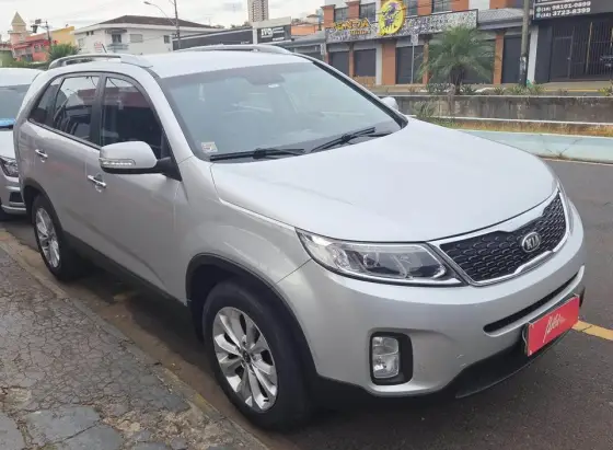KIA SORENTO 2.4 S.263 4X2 16V GASOLINA 4P AUTOMÁTICO KIA SORENTO 2.4 S.263 4X2 16V GASOLINA 4P AUTOMÁTICO
