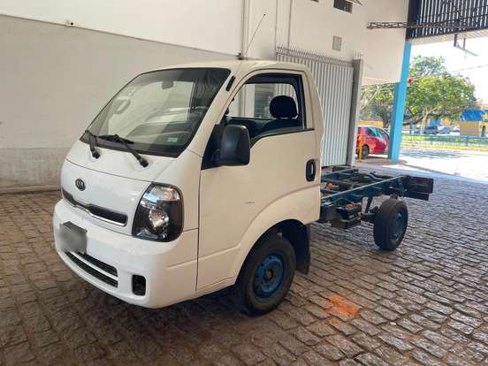 KIA-BONGO-2013