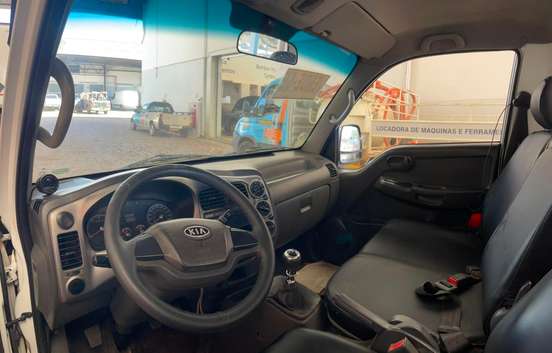 KIA-BONGO-2013
