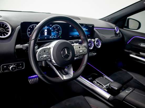 MERCEDES-BENZ-GLA 200-2022