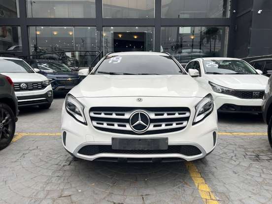 MERCEDES-BENZ-GLA 200-2019