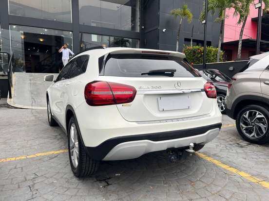 MERCEDES-BENZ-GLA 200-2019