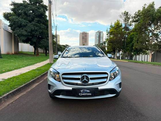 MERCEDES-BENZ GLA 200 1.6 CGI STYLE 16V TURBO FLEX 4P AUTOMÁTICO