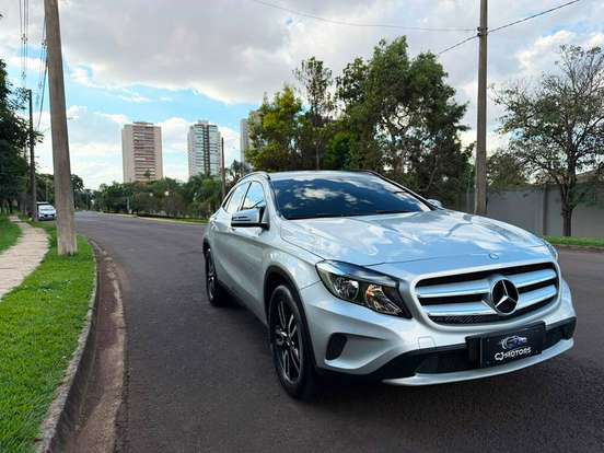 MERCEDES-BENZ-GLA 200-2016