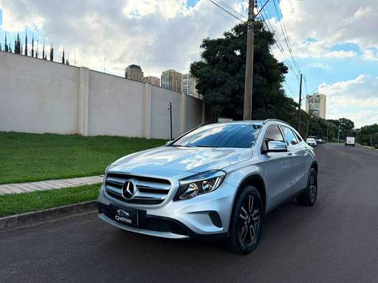 MERCEDES-BENZ-GLA 200-2016