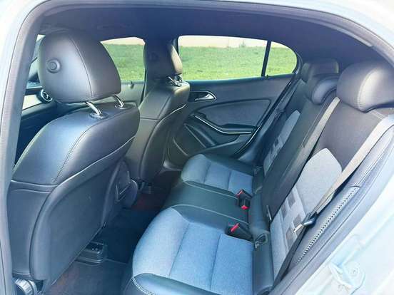 MERCEDES-BENZ-GLA 200-2016