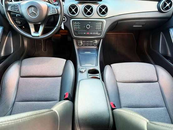 MERCEDES-BENZ-GLA 200-2016