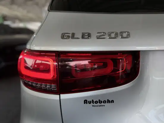MERCEDES-BENZ-GLB 200-2020