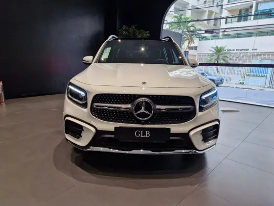 MERCEDES-BENZ GLB 220 2.0 MHEV AMG LINE 4MATIC 8G-DCT MERCEDES-BENZ GLB 220 2.0 MHEV AMG LINE 4MATIC 8G-DCT