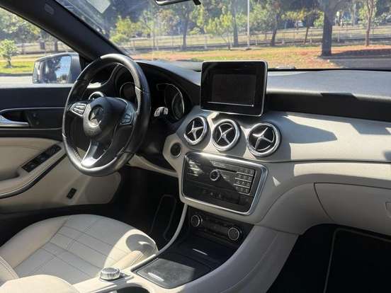 MERCEDES-BENZ-CLA 200-2015