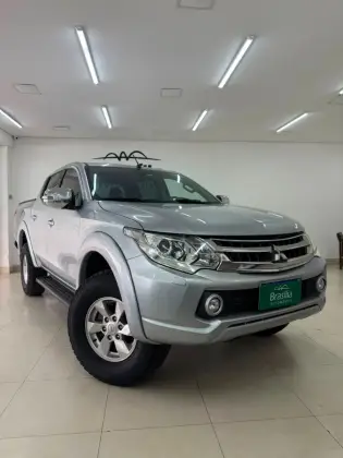 MITSUBISHI L200 TRITON 2.4 16V TURBO DIESEL SPORT GLS CD 4P 4X4 AUTOMÁTICO MITSUBISHI L200 TRITON 2.4 16V TURBO DIESEL SPORT GLS CD 4P 4X4 AUTOMÁTICO