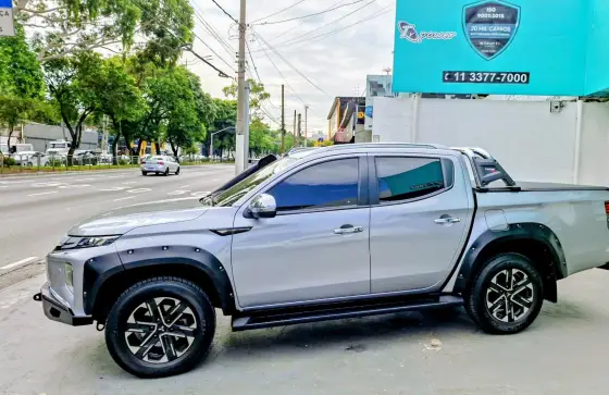 MITSUBISHI L200 TRITON 2.4 16V TURBO DIESEL SPORT HPE-S CD 4P 4X4 AUTOMÁTICO MITSUBISHI L200 TRITON 2.4 16V TURBO DIESEL SPORT HPE-S CD 4P 4X4 AUTOMÁTICO
