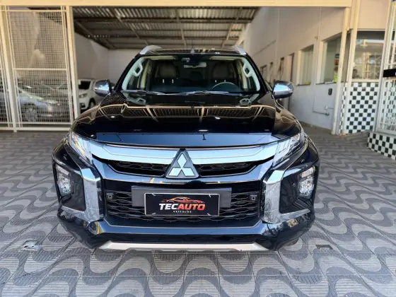 MITSUBISHI L200 TRITON 2.4 16V TURBO DIESEL SPORT HPE-S CD 4P 4X4 AUTOMÁTICO MITSUBISHI L200 TRITON 2.4 16V TURBO DIESEL SPORT HPE-S CD 4P 4X4 AUTOMÁTICO