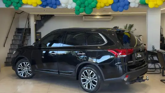 MITSUBISHI-OUTLANDER-2.2 4X4 16V DIESEL 4P AUTOMÁTICO MITSUBISHI-OUTLANDER-2015