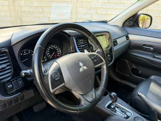MITSUBISHI-OUTLANDER-2.0 16V GASOLINA 4P AUTOMÁTICO MITSUBISHI-OUTLANDER-2014