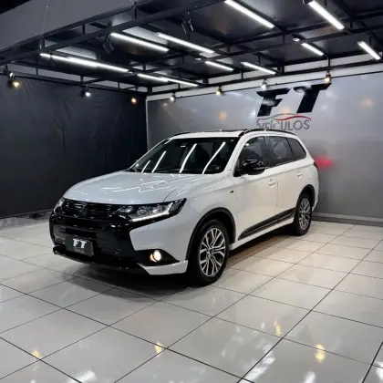 MITSUBISHI OUTLANDER 3.0 GT 4X4 V6 24V GASOLINA 4P AUTOMÁTICO MITSUBISHI OUTLANDER 3.0 GT 4X4 V6 24V GASOLINA 4P AUTOMÁTICO