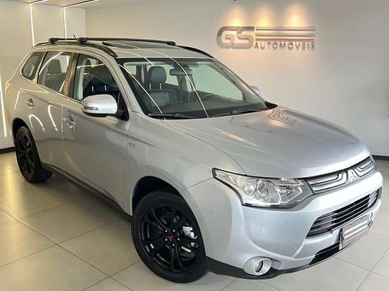 MITSUBISHI-OUTLANDER-3.0 GT 4X4 V6 24V GASOLINA 4P AUTOMÁTICO MITSUBISHI-OUTLANDER-2013