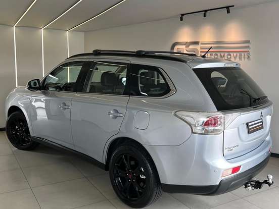 MITSUBISHI-OUTLANDER-3.0 GT 4X4 V6 24V GASOLINA 4P AUTOMÁTICO MITSUBISHI-OUTLANDER-2013