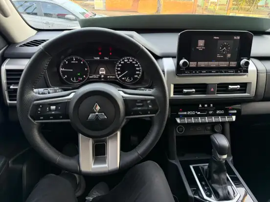 MITSUBISHI-TRITON-2026