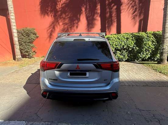 MITSUBISHI-OUTLANDER-2015