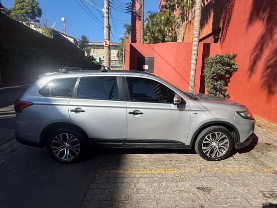 MITSUBISHI-OUTLANDER-2015