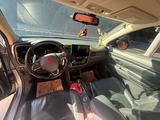 MITSUBISHI-OUTLANDER-2015