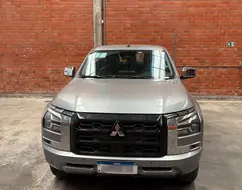 MITSUBISHI TRITON 2.4 BITURBO DIESEL CD HPE-S 4X4 AUTOMÁTICO MITSUBISHI TRITON 2.4 BITURBO DIESEL CD HPE-S 4X4 AUTOMÁTICO