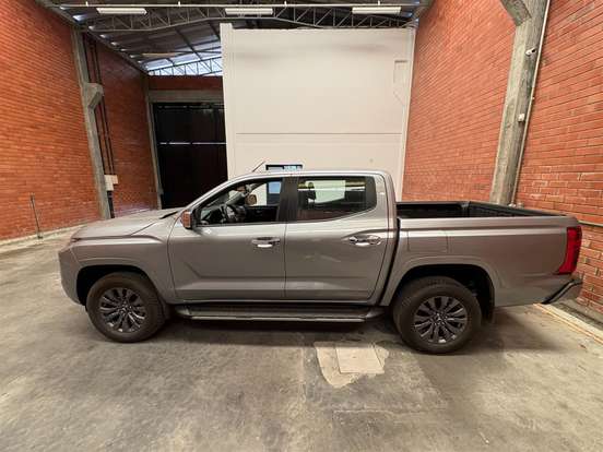 MITSUBISHI-TRITON-2025