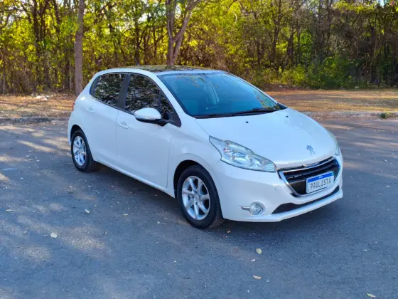 PEUGEOT 208 1.5 ALLURE 8V FLEX 4P MANUAL PEUGEOT 208 1.5 ALLURE 8V FLEX 4P MANUAL