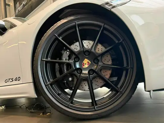 PORSCHE-718-2025