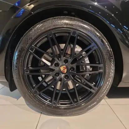 PORSCHE-CAYENNE-2025
