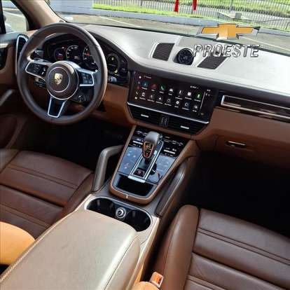 PORSCHE-CAYENNE-2023