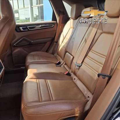 PORSCHE-CAYENNE-2023