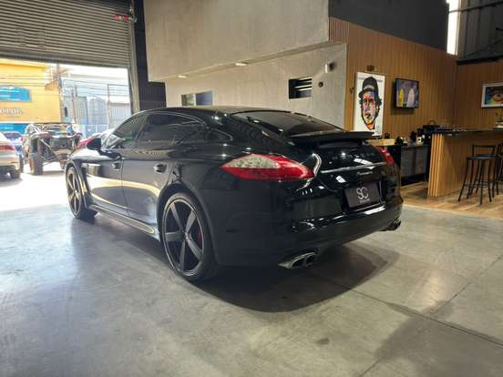 PORSCHE-PANAMERA-2011